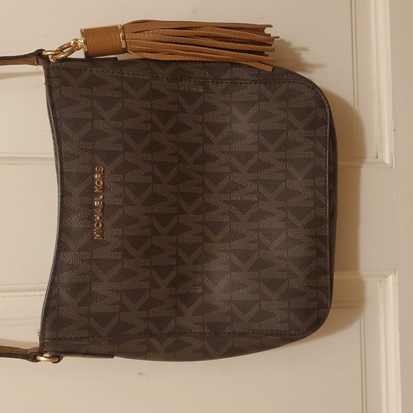 Michael Kors Momogram Brown canvas and Tan Leather Trim.9inw Crossbody. - Picture 2 of 13